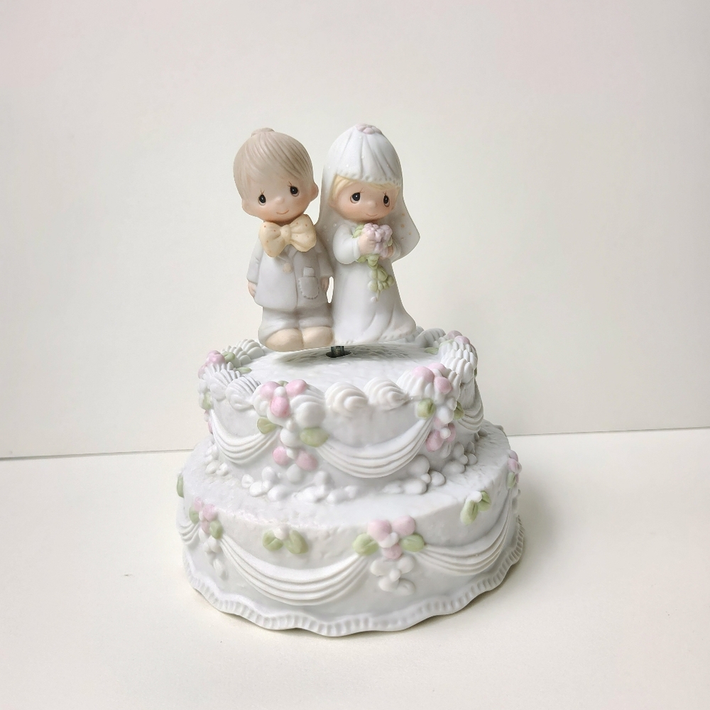 Precious Moments The Lord Bless You and Keep You Wedding Cake Music Box